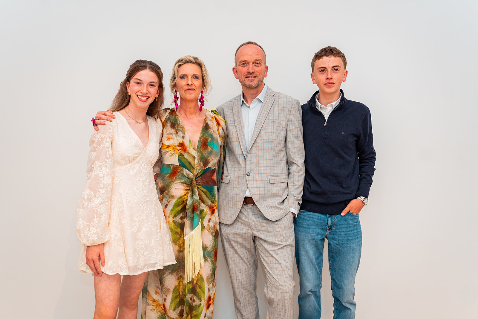 Eigenaars Wenda en Gerrit met hun kinderen Fleur en Len